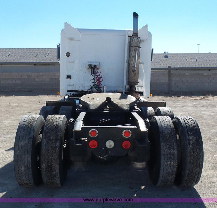 image for item K5760 1996 Freightliner FLD112 semi truck