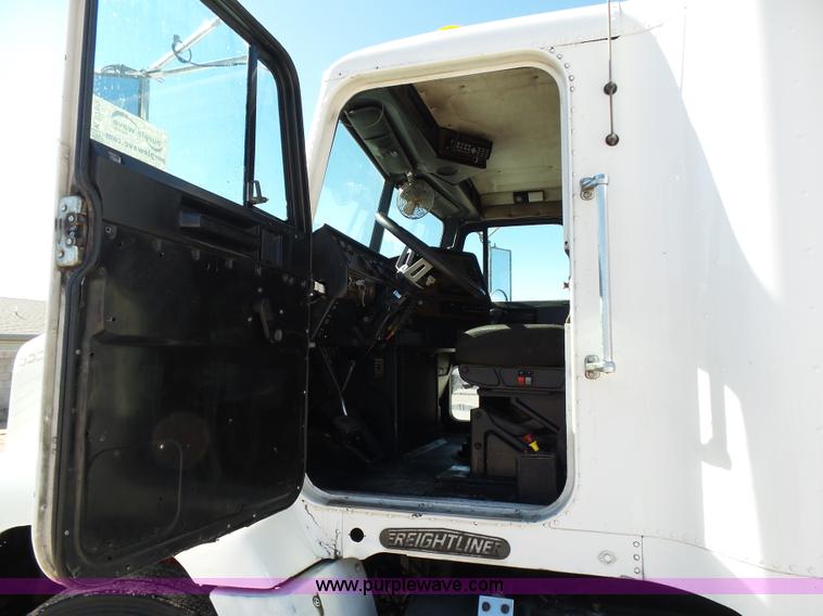 image for item K5760 1996 Freightliner FLD112 semi truck