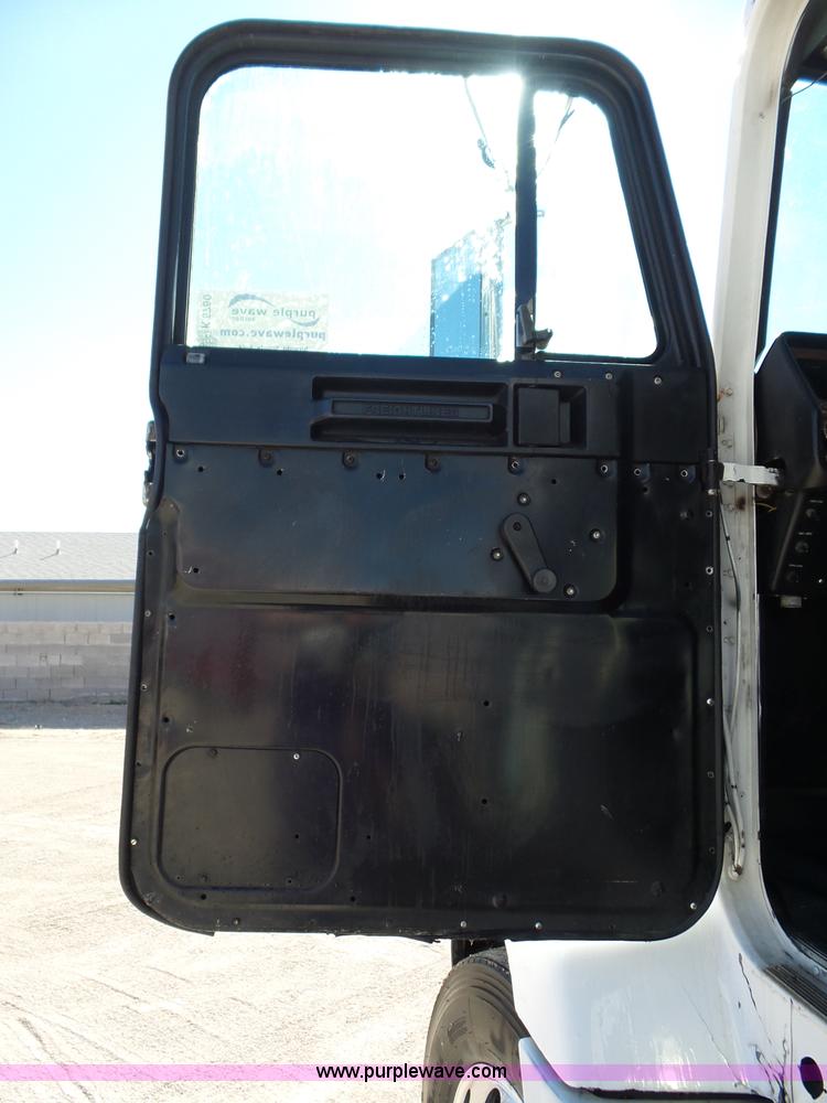 image for item K5760 1996 Freightliner FLD112 semi truck