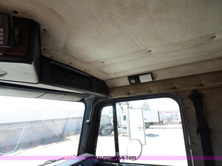 image for item K5760 1996 Freightliner FLD112 semi truck