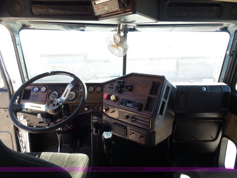 image for item K5760 1996 Freightliner FLD112 semi truck