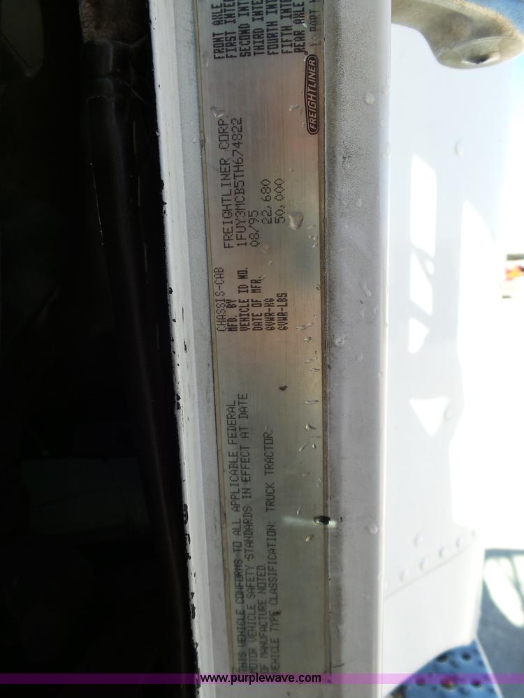 image for item K5760 1996 Freightliner FLD112 semi truck