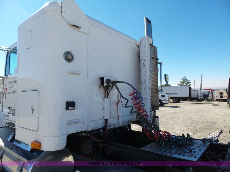 image for item K5760 1996 Freightliner FLD112 semi truck
