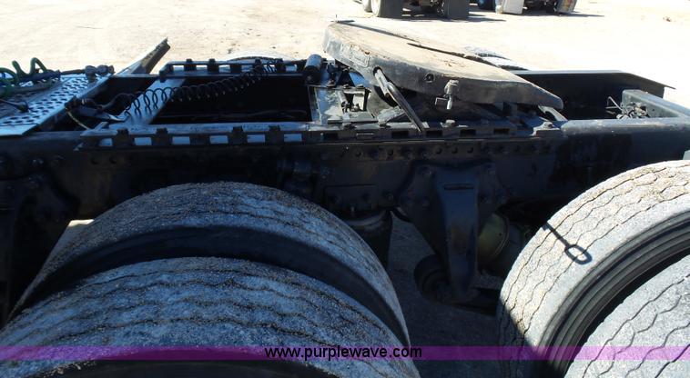 image for item K5760 1996 Freightliner FLD112 semi truck