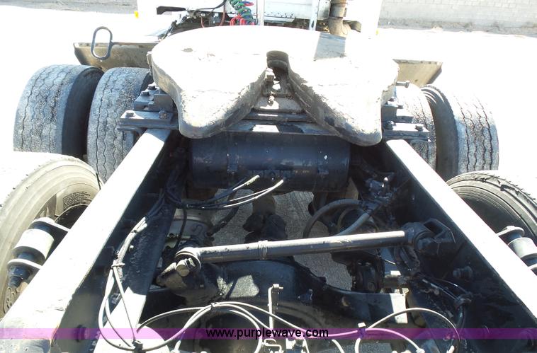 image for item K5760 1996 Freightliner FLD112 semi truck