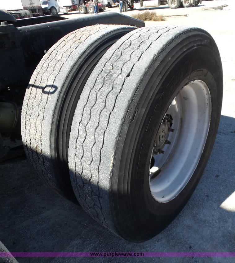 image for item K5760 1996 Freightliner FLD112 semi truck