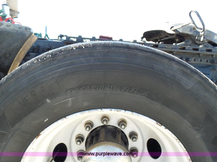 image for item K5760 1996 Freightliner FLD112 semi truck