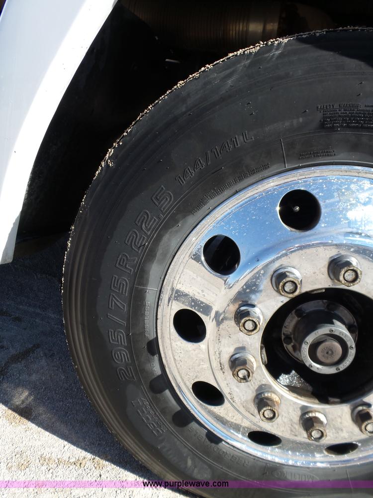 image for item K5760 1996 Freightliner FLD112 semi truck