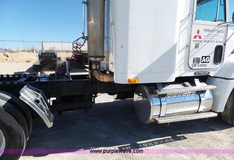 image for item K5760 1996 Freightliner FLD112 semi truck