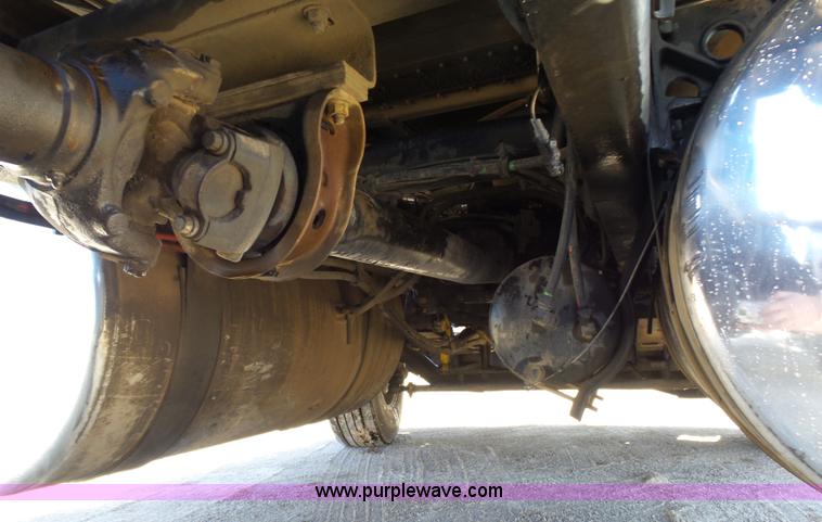 image for item K5760 1996 Freightliner FLD112 semi truck