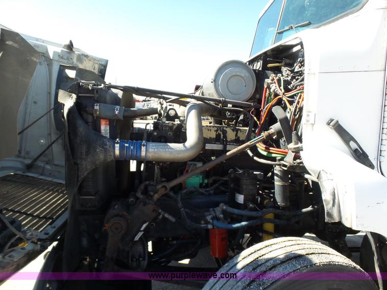 image for item K5760 1996 Freightliner FLD112 semi truck