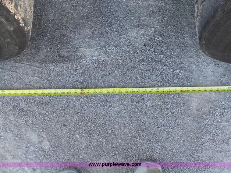 image for item K5760 1996 Freightliner FLD112 semi truck