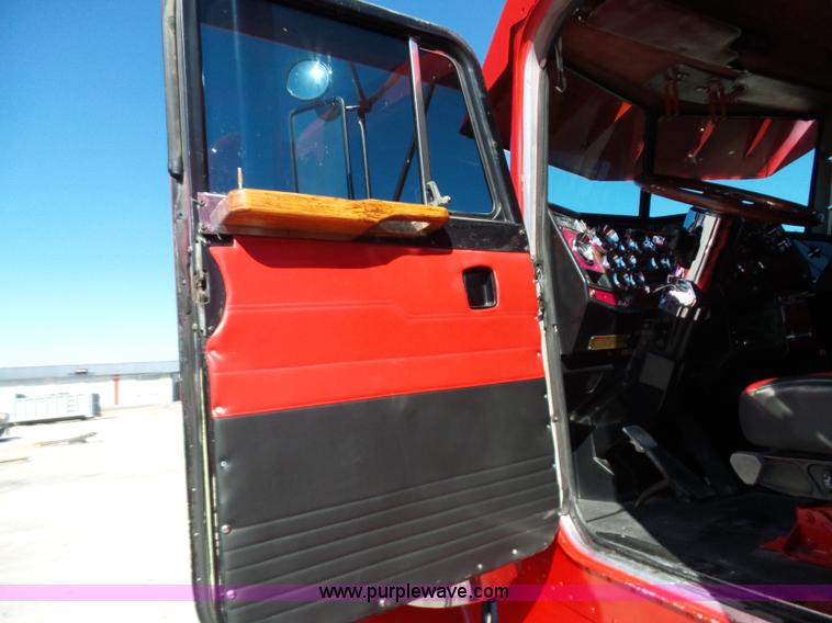 image for item K5761 1993 Peterbilt 379 semi truck