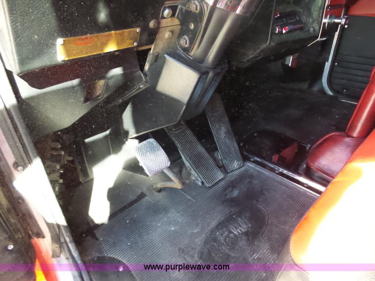 image for item K5761 1993 Peterbilt 379 semi truck