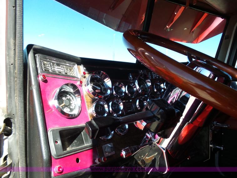 image for item K5761 1993 Peterbilt 379 semi truck