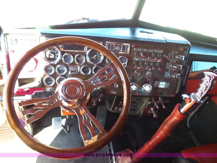 image for item K5761 1993 Peterbilt 379 semi truck