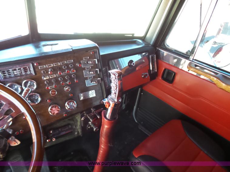 image for item K5761 1993 Peterbilt 379 semi truck