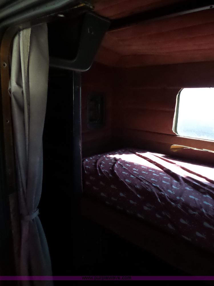 image for item K5761 1993 Peterbilt 379 semi truck