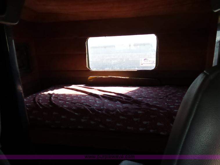 image for item K5761 1993 Peterbilt 379 semi truck