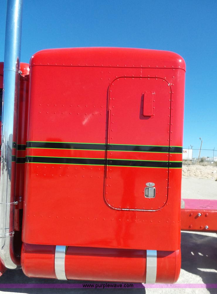 image for item K5761 1993 Peterbilt 379 semi truck
