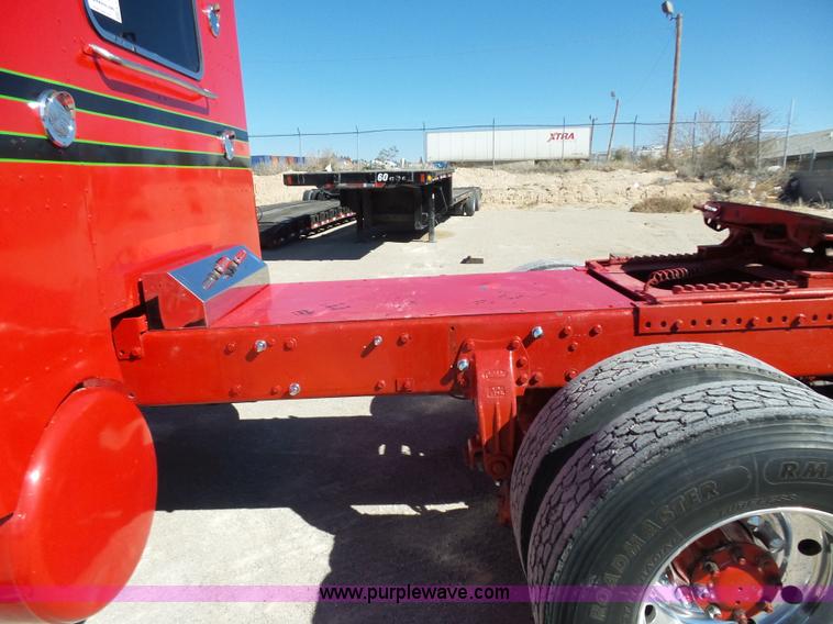 image for item K5761 1993 Peterbilt 379 semi truck