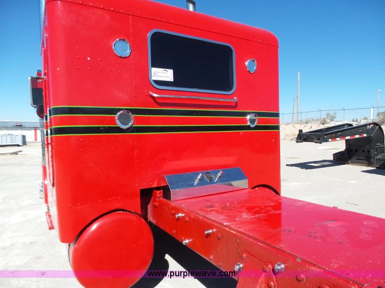 image for item K5761 1993 Peterbilt 379 semi truck