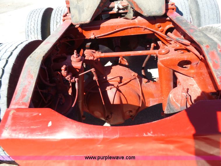 image for item K5761 1993 Peterbilt 379 semi truck