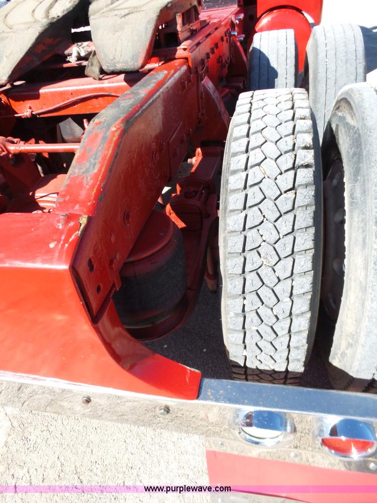 image for item K5761 1993 Peterbilt 379 semi truck