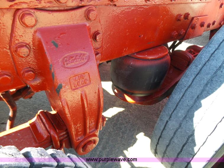 image for item K5761 1993 Peterbilt 379 semi truck