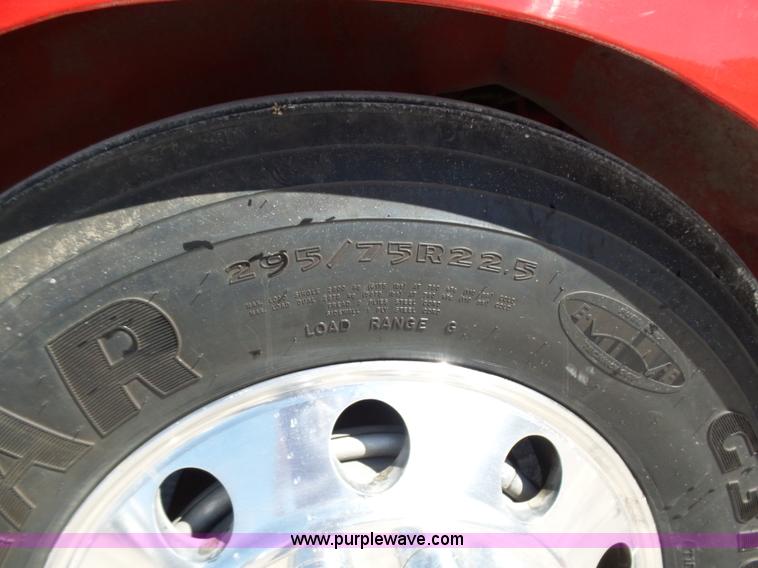 image for item K5761 1993 Peterbilt 379 semi truck