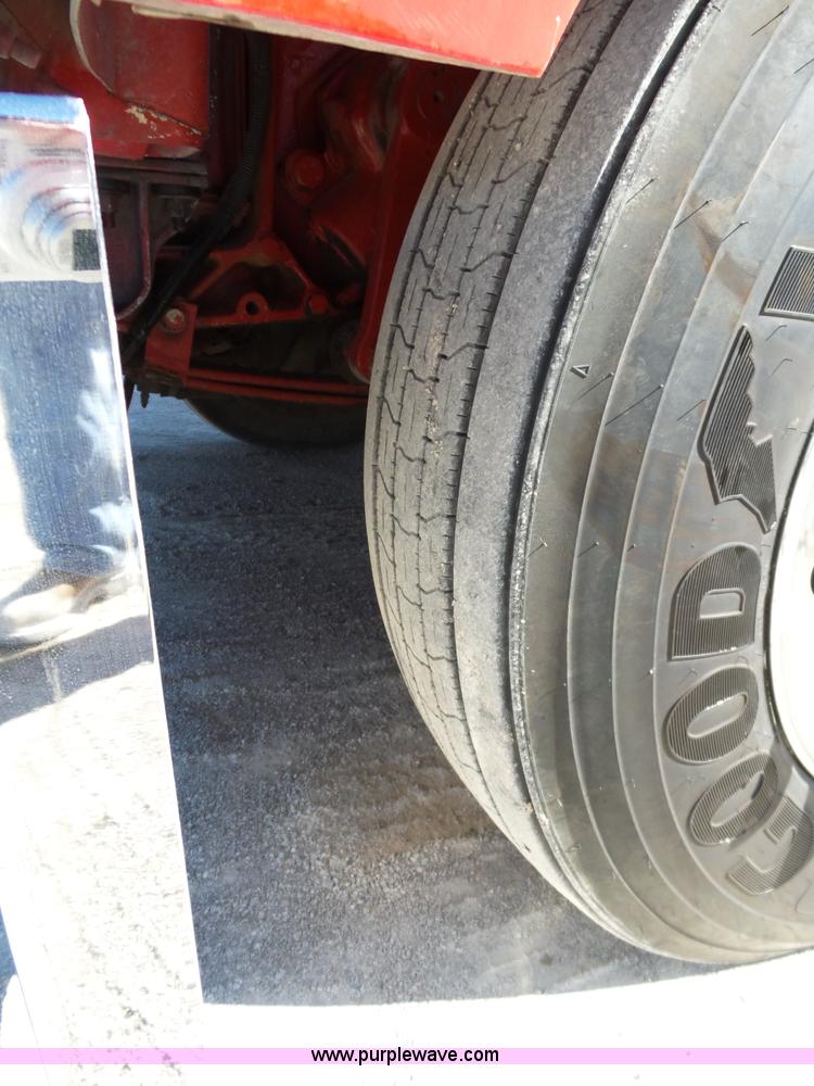 image for item K5761 1993 Peterbilt 379 semi truck