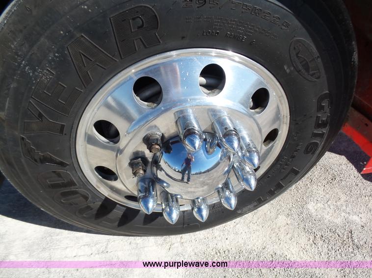 image for item K5761 1993 Peterbilt 379 semi truck