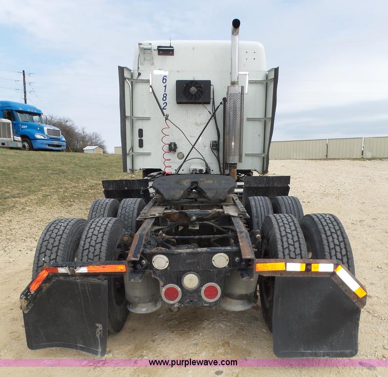 image for item K5767 2005 Freightliner Columbia semi truck