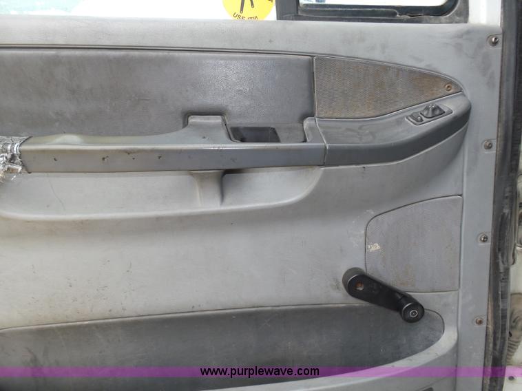 image for item K5767 2005 Freightliner Columbia semi truck