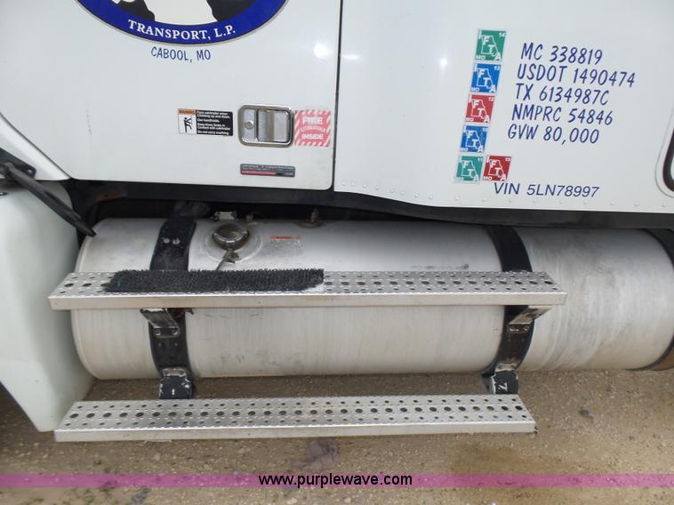 image for item K5767 2005 Freightliner Columbia semi truck