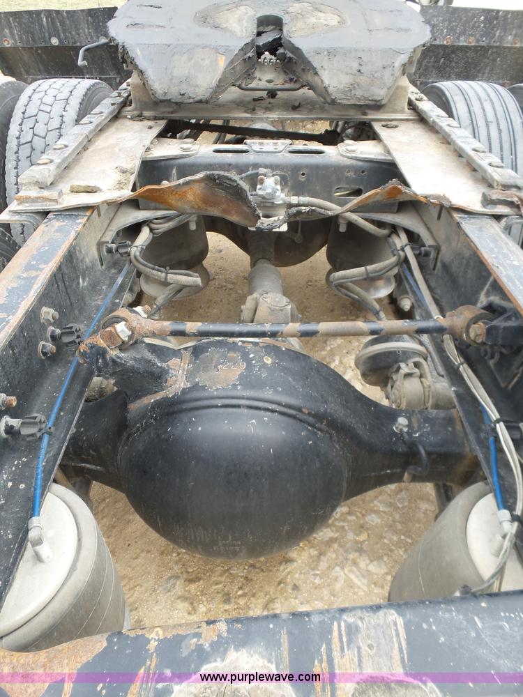 image for item K5767 2005 Freightliner Columbia semi truck