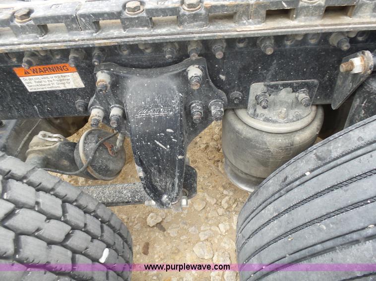 image for item K5767 2005 Freightliner Columbia semi truck