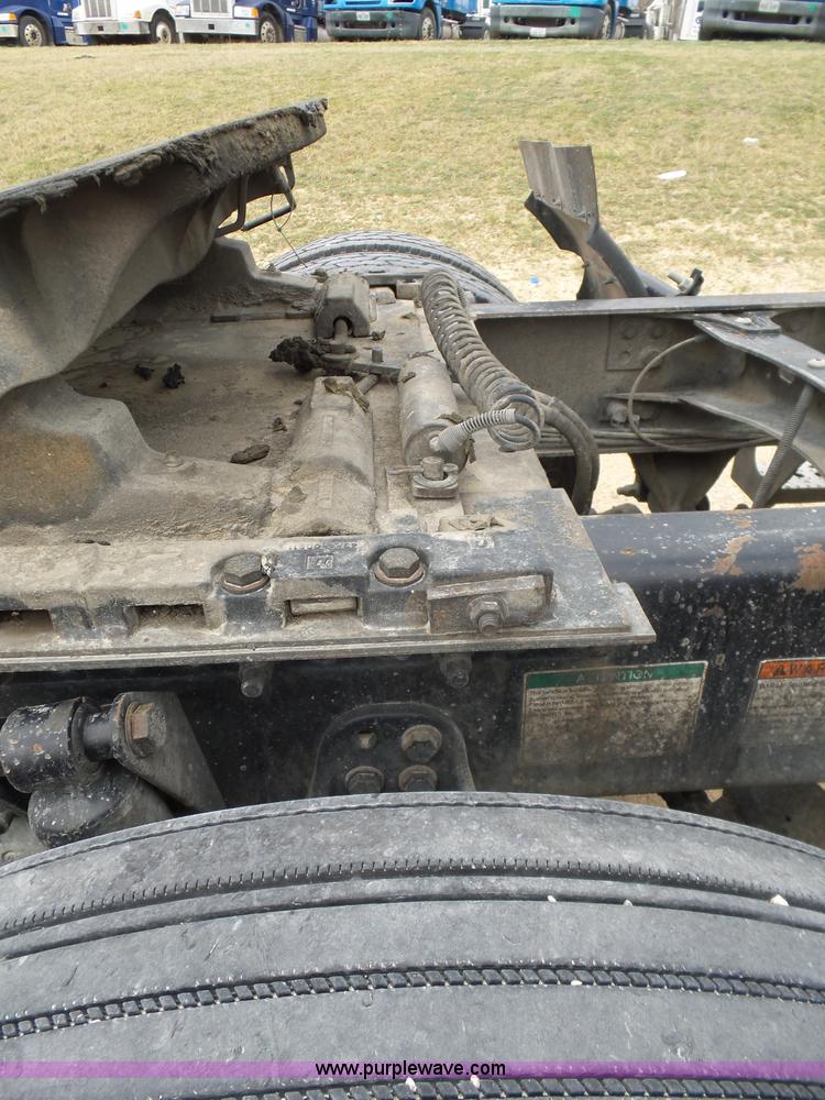 image for item K5767 2005 Freightliner Columbia semi truck