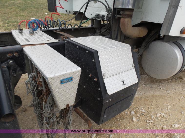 image for item K5767 2005 Freightliner Columbia semi truck