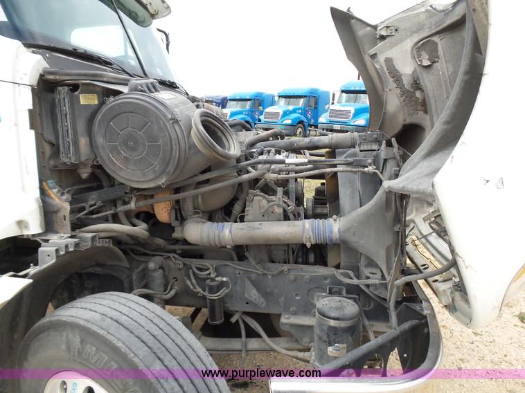 image for item K5767 2005 Freightliner Columbia semi truck