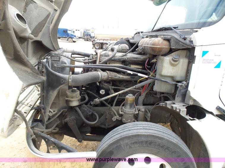 image for item K5767 2005 Freightliner Columbia semi truck