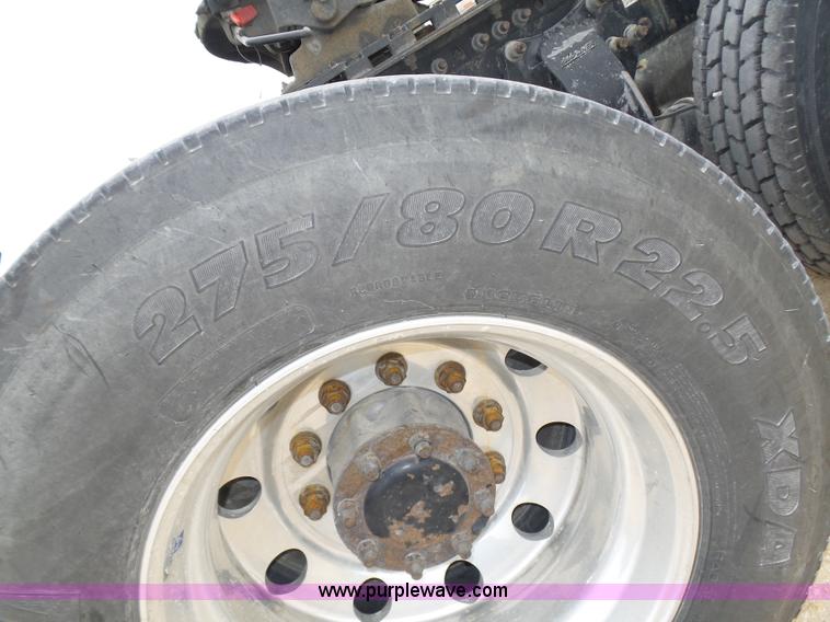 image for item K5767 2005 Freightliner Columbia semi truck