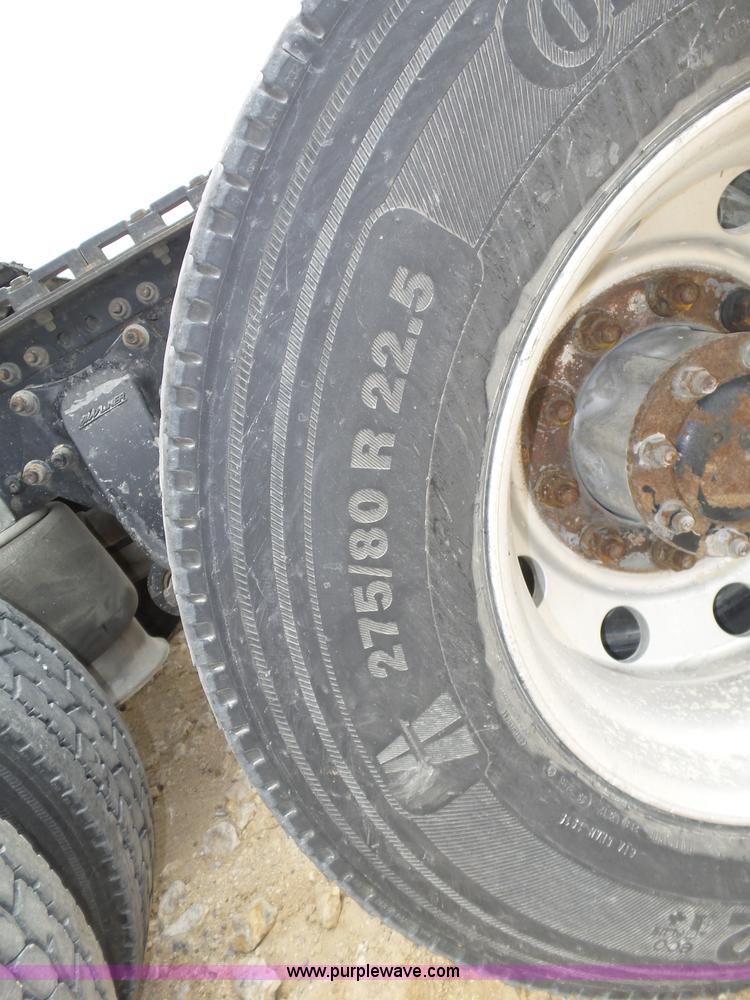 image for item K5767 2005 Freightliner Columbia semi truck