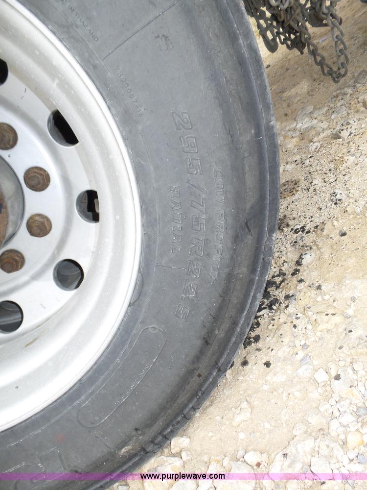 image for item K5767 2005 Freightliner Columbia semi truck