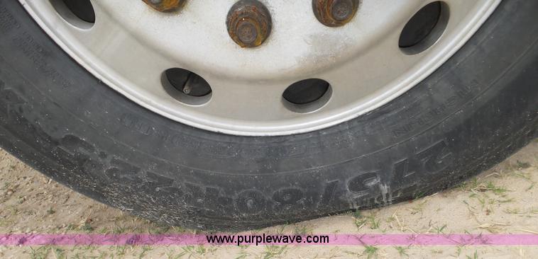 image for item K5767 2005 Freightliner Columbia semi truck