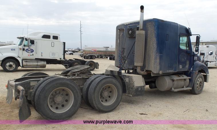 image for item K5768 2006 Freightliner Columbia semi truck