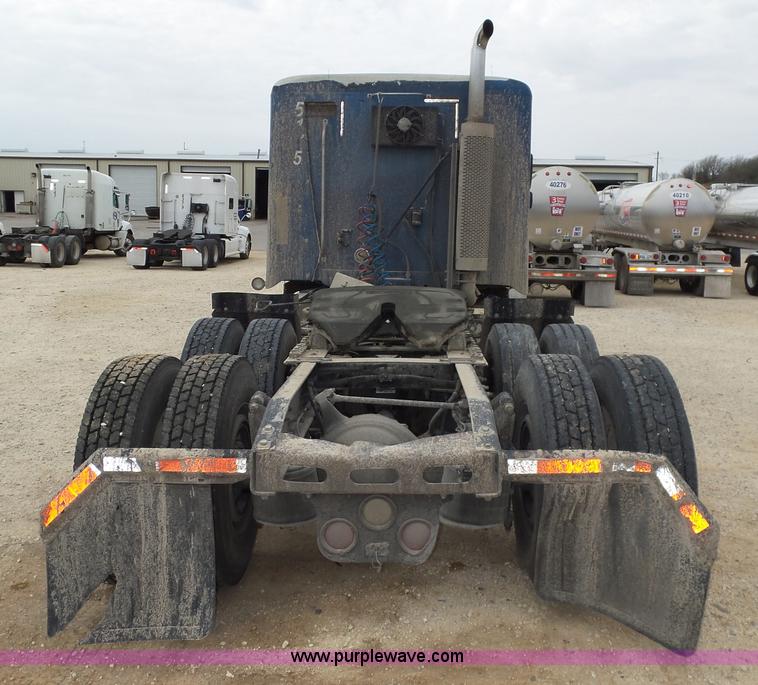 image for item K5768 2006 Freightliner Columbia semi truck