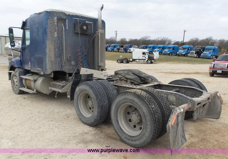 image for item K5768 2006 Freightliner Columbia semi truck