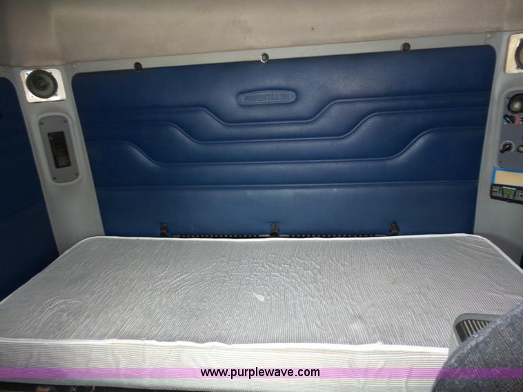 image for item K5768 2006 Freightliner Columbia semi truck