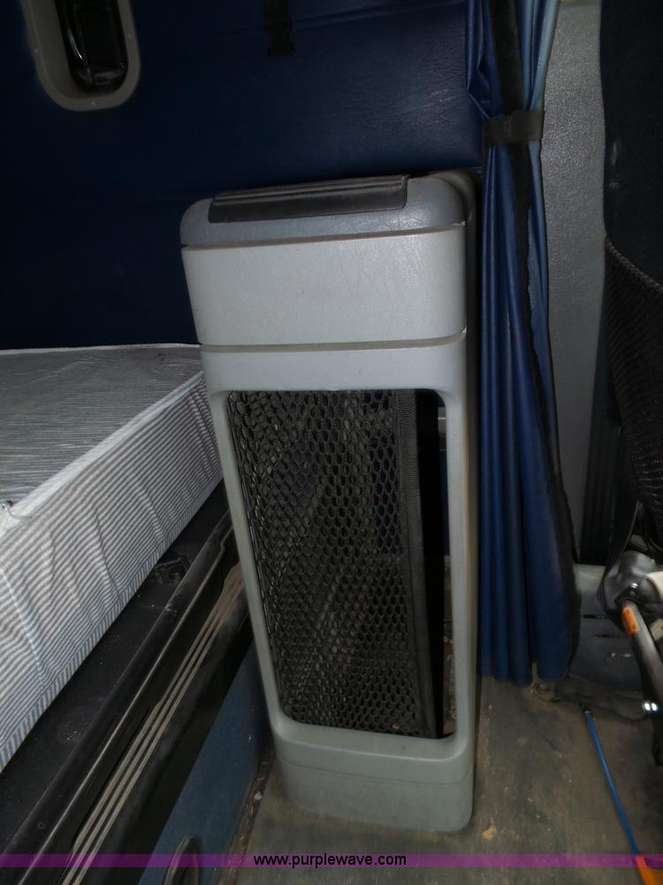 image for item K5768 2006 Freightliner Columbia semi truck